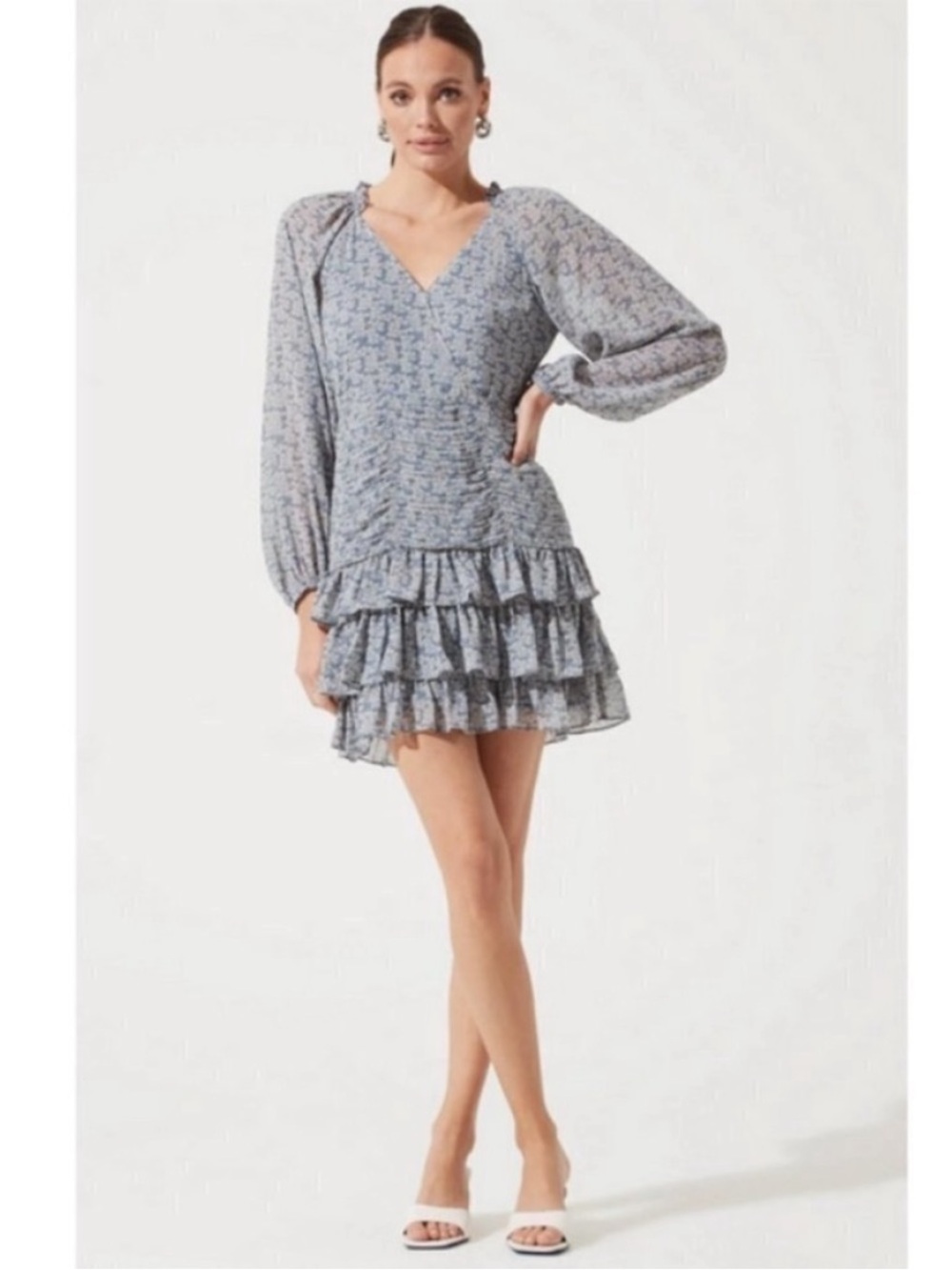 NEW ASTR The Label Blue Floral Long Sleeve Tiered Ruffle Shirred Mini Dress Sz M